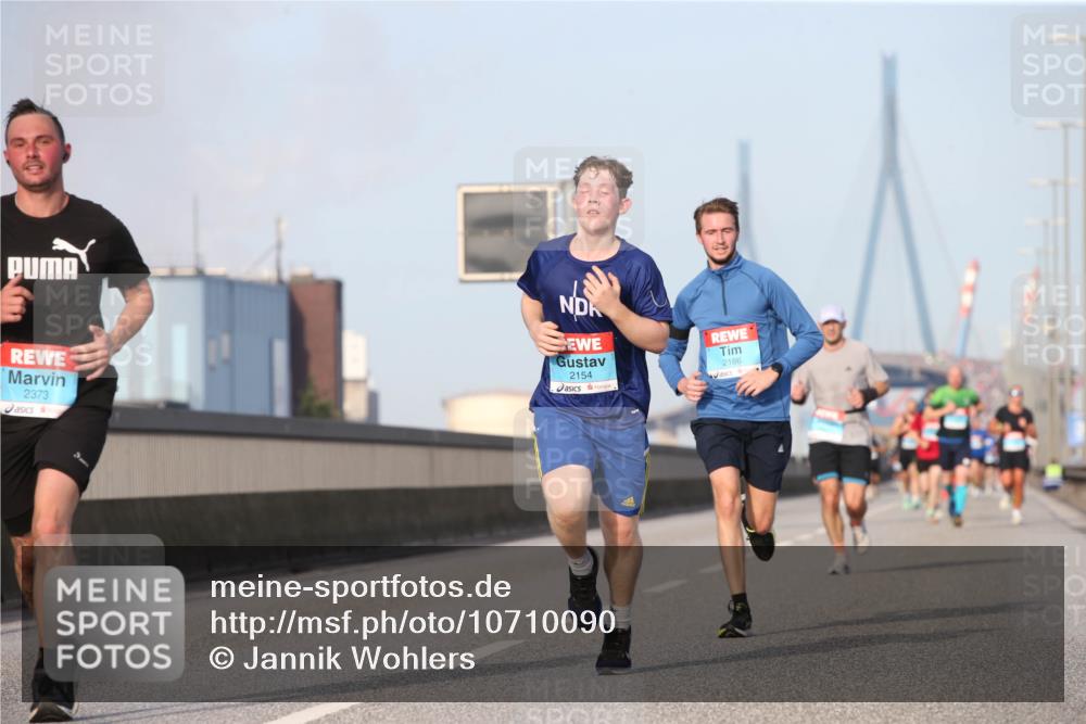 03.10.2026 - Köhlbrandbrückenlauf Jannik Wohlers http://msf.ph/oto/10710090 03.10.2026 09:43:50 Position 3 2373, 2154, 2186 meine-sportfotos.de