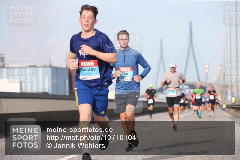03.10.2026 - Köhlbrandbrückenlauf Jannik Wohlers http://msf.ph/oto/10710104 03.10.2026 09:43:52 Position 3 2154, 2186 meine-sportfotos.de