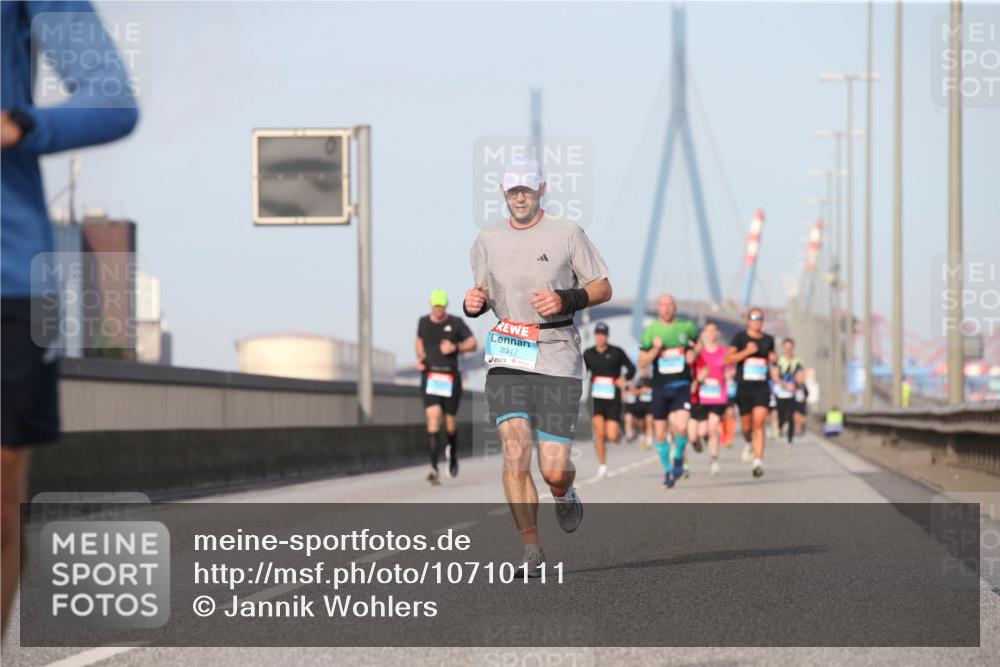03.10.2026 - Köhlbrandbrückenlauf Jannik Wohlers http://msf.ph/oto/10710111 03.10.2026 09:43:54 Position 3 2317 meine-sportfotos.de