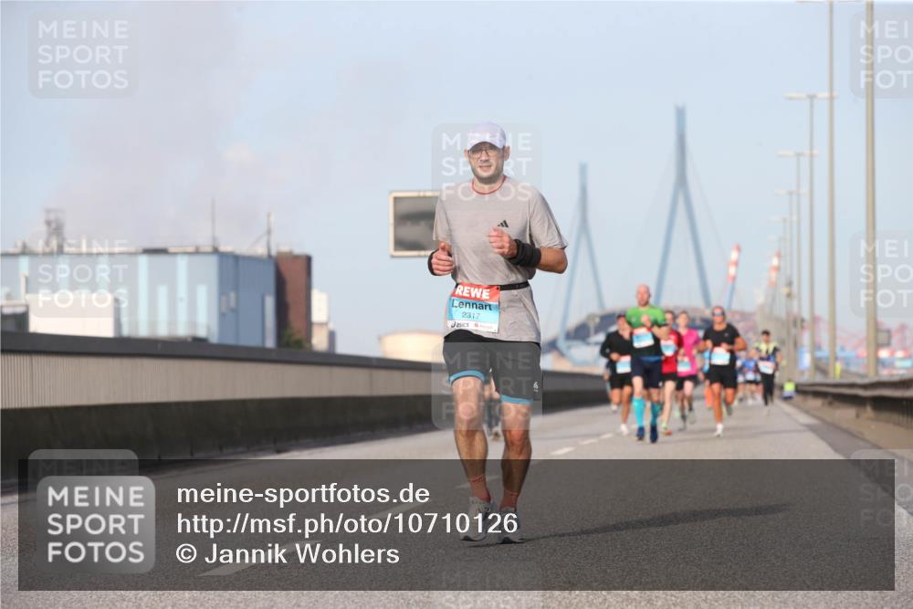 03.10.2026 - Köhlbrandbrückenlauf Jannik Wohlers http://msf.ph/oto/10710126 03.10.2026 09:43:55 Position 3 2317 meine-sportfotos.de