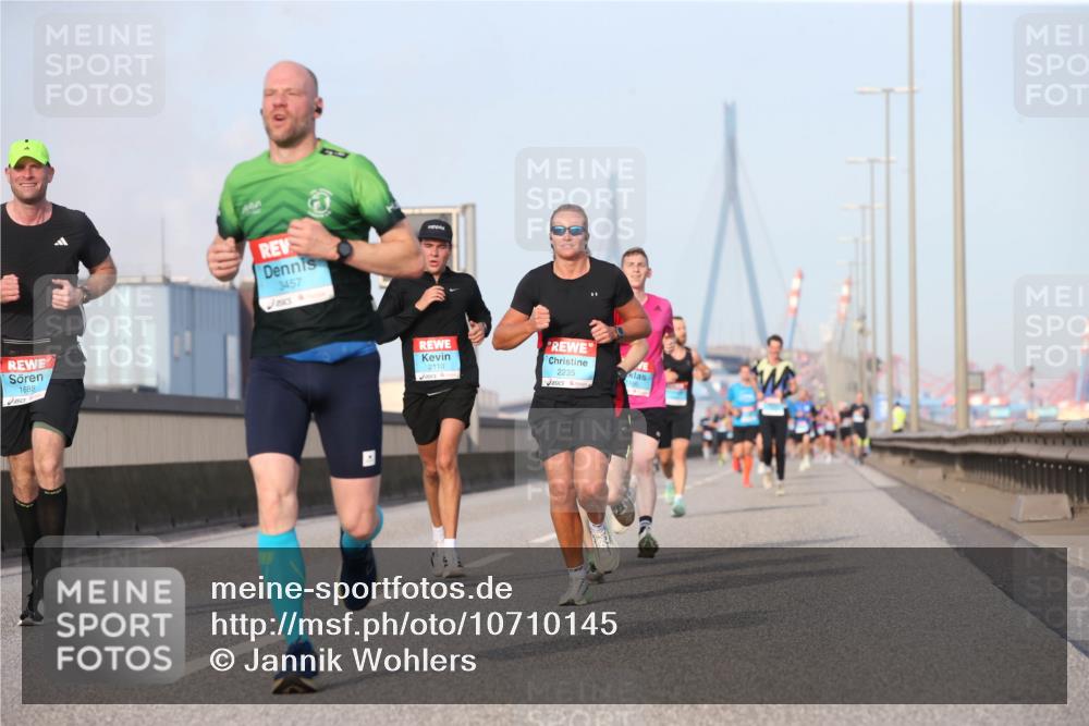 03.10.2026 - Köhlbrandbrückenlauf Jannik Wohlers http://msf.ph/oto/10710145 03.10.2026 09:44:03 Position 3 1688, 3457, 2110, 2235 meine-sportfotos.de