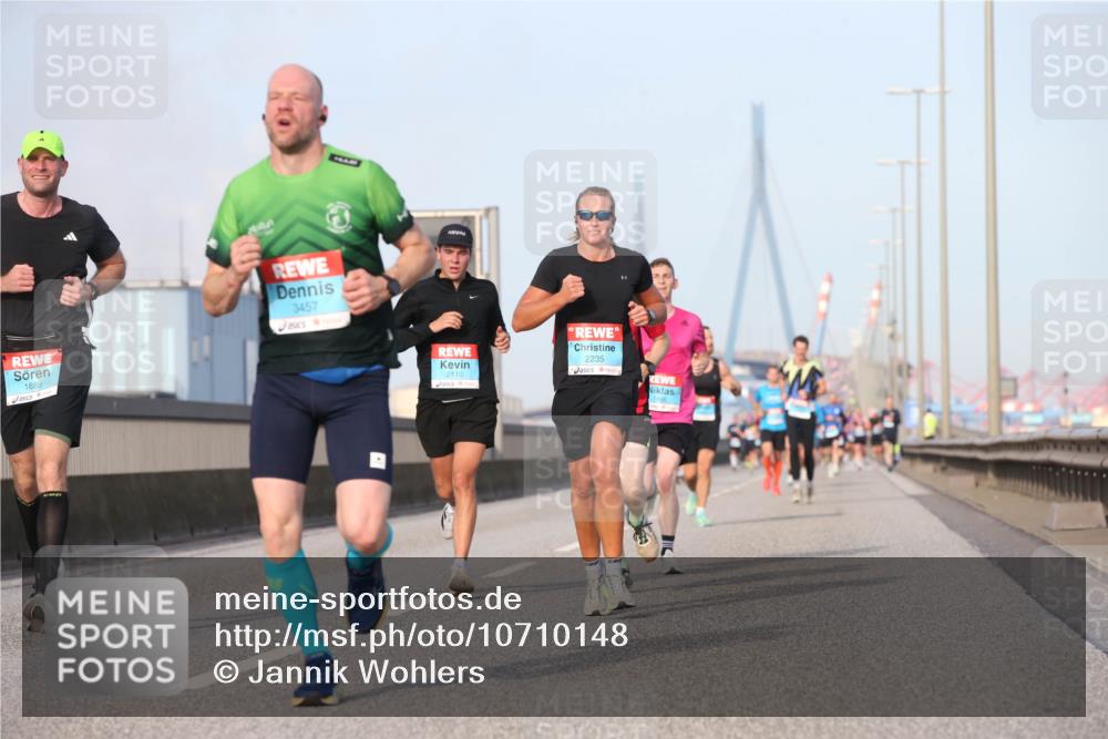 03.10.2026 - Köhlbrandbrückenlauf Jannik Wohlers http://msf.ph/oto/10710148 03.10.2026 09:44:03 Position 3 1688, 3457, 2235, 2110 meine-sportfotos.de