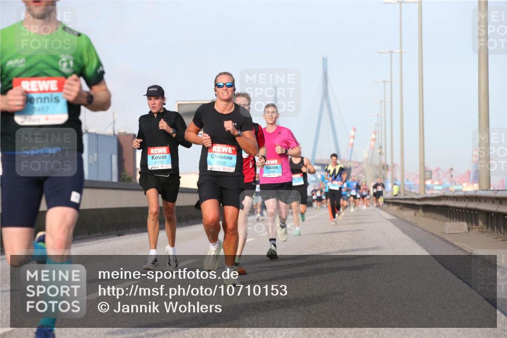 03.10.2026 - Köhlbrandbrückenlauf Jannik Wohlers http://msf.ph/oto/10710153 03.10.2026 09:44:04 Position 3 2457, 2235, 2110 meine-sportfotos.de