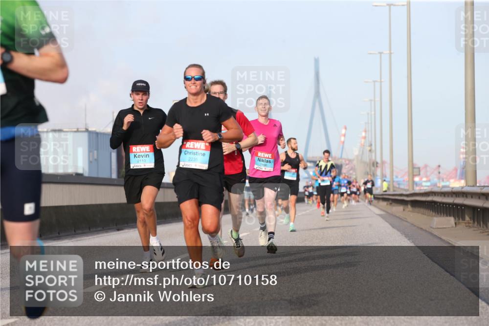 03.10.2026 - Köhlbrandbrückenlauf Jannik Wohlers http://msf.ph/oto/10710158 03.10.2026 09:44:05 Position 3 2110, 2235, 1466 meine-sportfotos.de