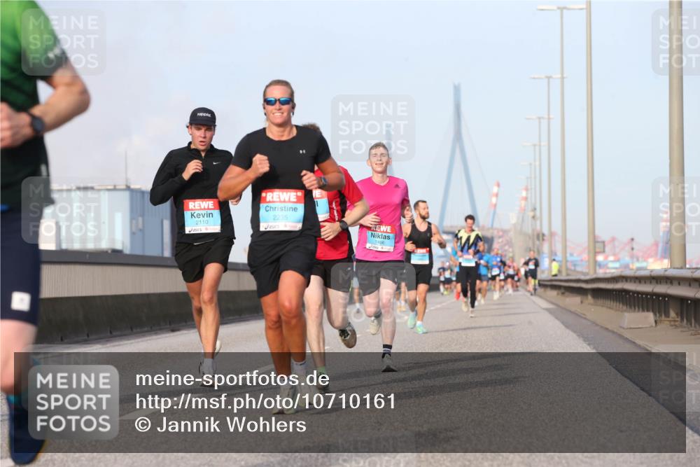 03.10.2026 - Köhlbrandbrückenlauf Jannik Wohlers http://msf.ph/oto/10710161 03.10.2026 09:44:05 Position 3 2110, 2235, 1466 meine-sportfotos.de