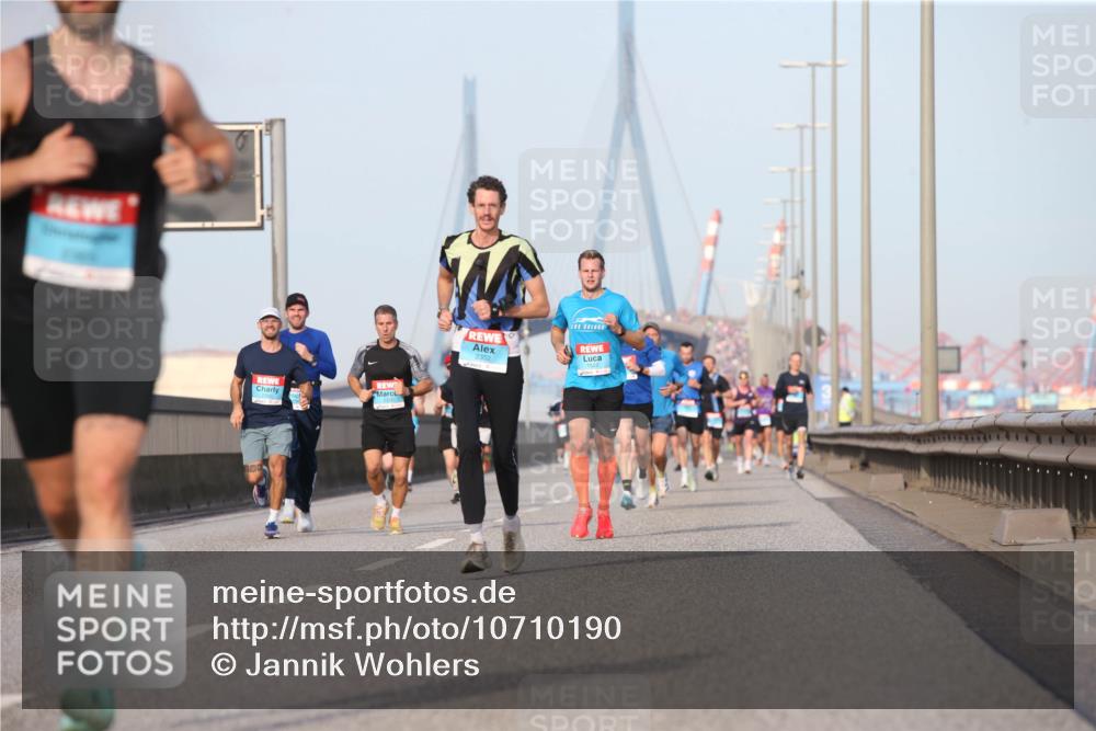 03.10.2026 - Köhlbrandbrückenlauf Jannik Wohlers http://msf.ph/oto/10710190 03.10.2026 09:44:10 Position 3  meine-sportfotos.de