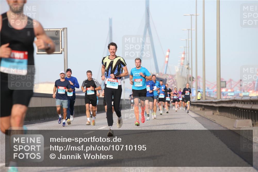 03.10.2026 - Köhlbrandbrückenlauf Jannik Wohlers http://msf.ph/oto/10710195 03.10.2026 09:44:10 Position 3 2352 meine-sportfotos.de