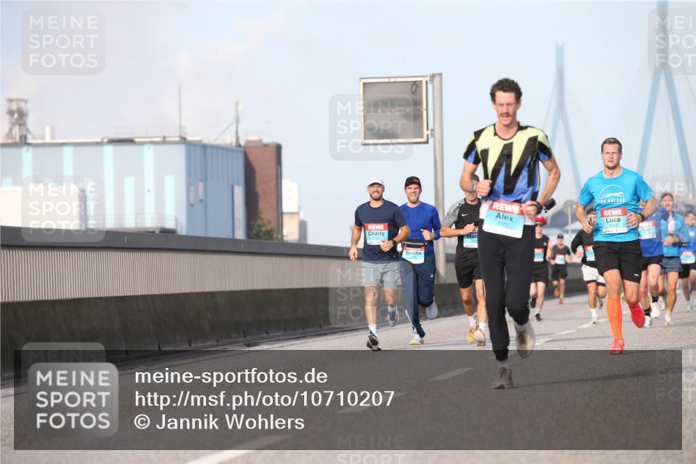 03.10.2026 - Köhlbrandbrückenlauf Jannik Wohlers http://msf.ph/oto/10710207 03.10.2026 09:44:12 Position 3 2352, 1522 meine-sportfotos.de