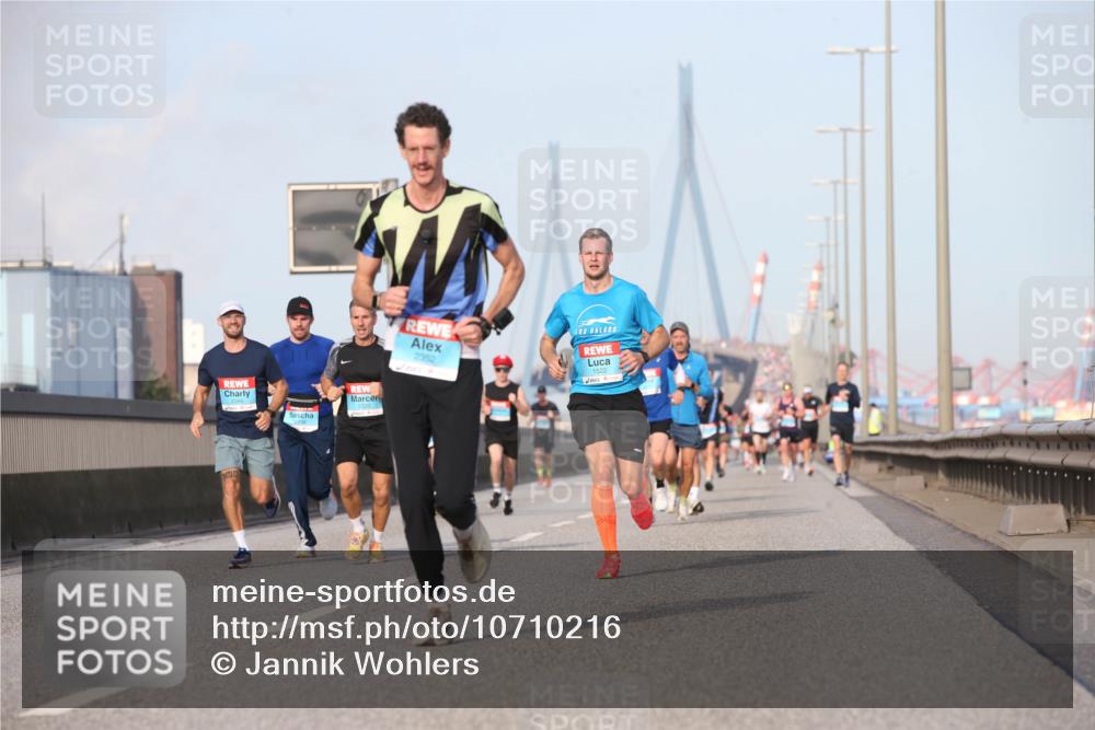 03.10.2026 - Köhlbrandbrückenlauf Jannik Wohlers http://msf.ph/oto/10710216 03.10.2026 09:44:13 Position 3 2352, 1522 meine-sportfotos.de