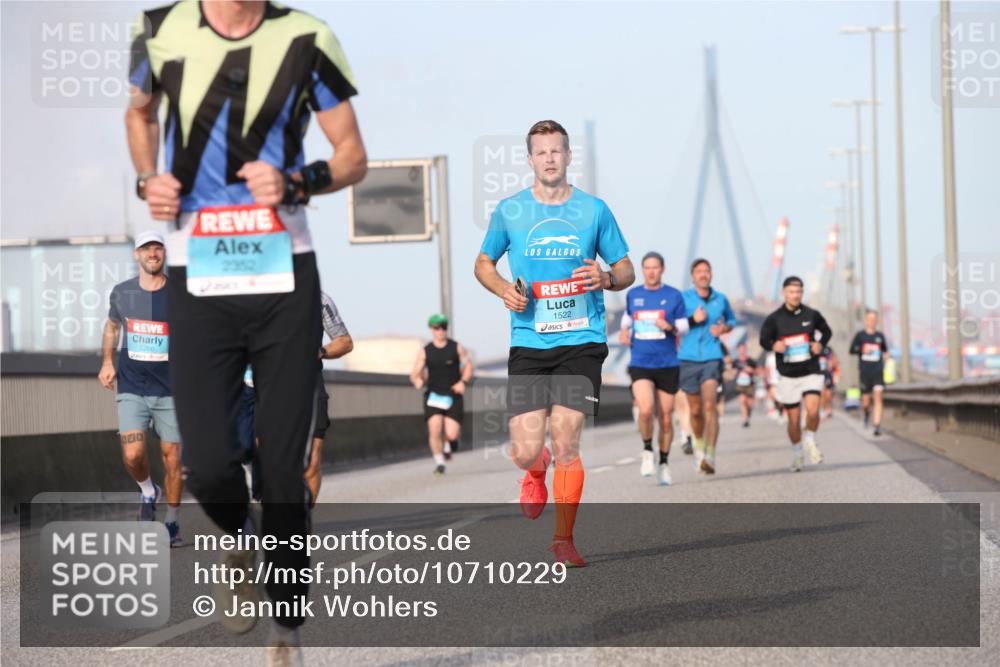 03.10.2026 - Köhlbrandbrückenlauf Jannik Wohlers http://msf.ph/oto/10710229 03.10.2026 09:44:15 Position 3 2352, 1522 meine-sportfotos.de