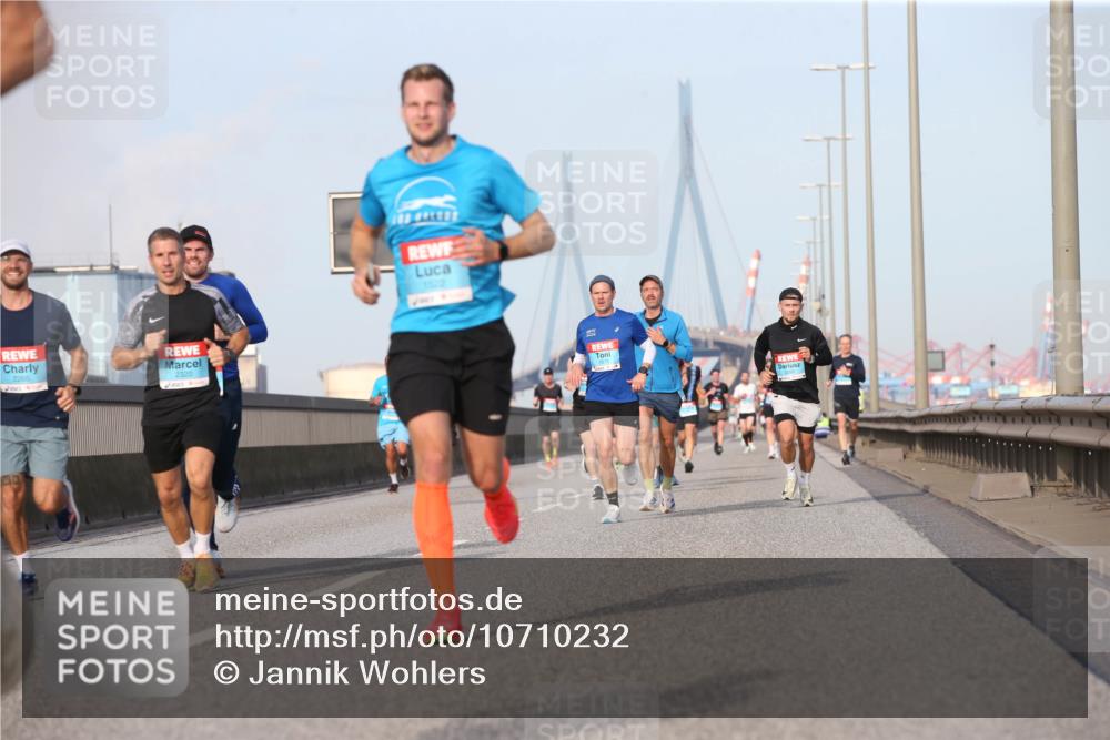 03.10.2026 - Köhlbrandbrückenlauf Jannik Wohlers http://msf.ph/oto/10710232 03.10.2026 09:44:16 Position 3 2320 meine-sportfotos.de