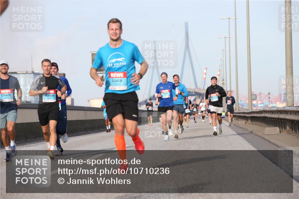03.10.2026 - Köhlbrandbrückenlauf Jannik Wohlers http://msf.ph/oto/10710236 03.10.2026 09:44:16 Position 3 2320, 1522 meine-sportfotos.de