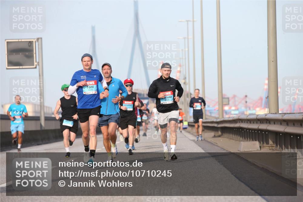 03.10.2026 - Köhlbrandbrückenlauf Jannik Wohlers http://msf.ph/oto/10710245 03.10.2026 09:44:18 Position 3 1515, 4114, 2099 meine-sportfotos.de