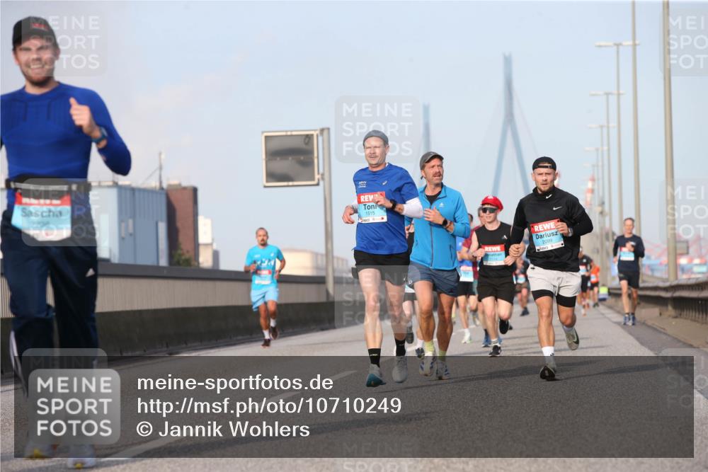 03.10.2026 - Köhlbrandbrückenlauf Jannik Wohlers http://msf.ph/oto/10710249 03.10.2026 09:44:19 Position 3 2238, 1515, 2099 meine-sportfotos.de