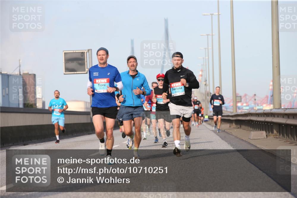 03.10.2026 - Köhlbrandbrückenlauf Jannik Wohlers http://msf.ph/oto/10710251 03.10.2026 09:44:20 Position 3 1515, 1114, 2099 meine-sportfotos.de