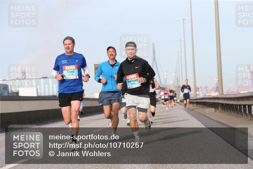 03.10.2026 - Köhlbrandbrückenlauf Jannik Wohlers http://msf.ph/oto/10710267 03.10.2026 09:44:22 Position 3 1515, 42, 195, 26, 2, 2099 meine-sportfotos.de