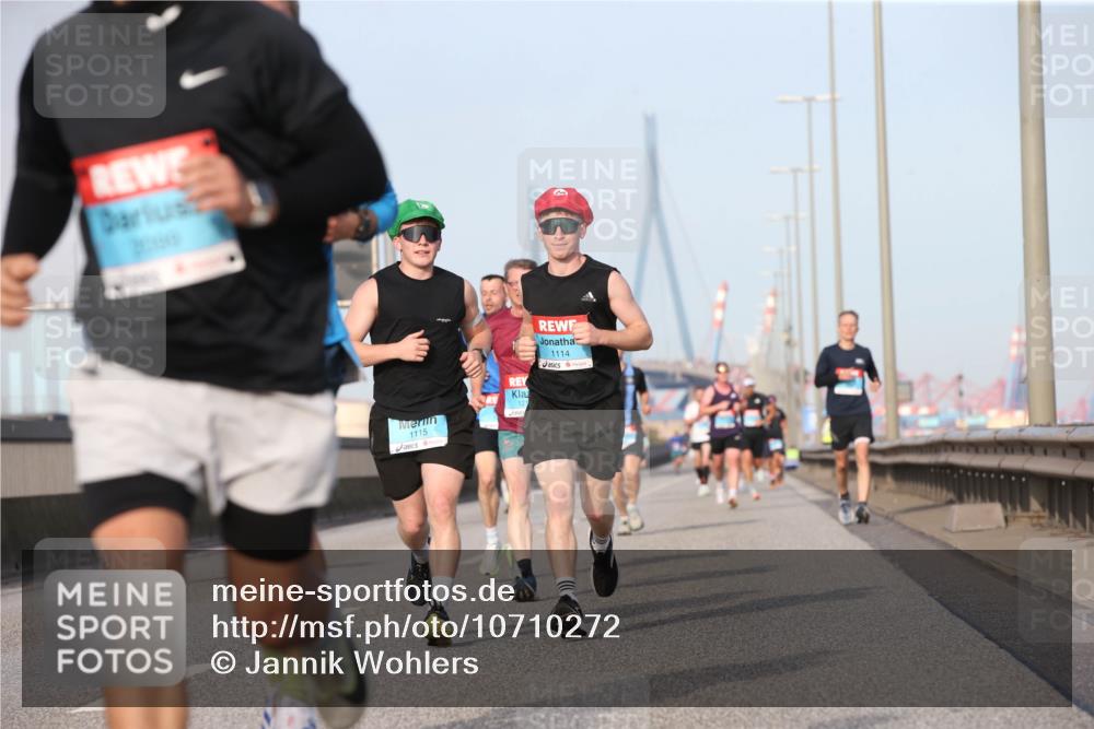 03.10.2026 - Köhlbrandbrückenlauf Jannik Wohlers http://msf.ph/oto/10710272 03.10.2026 09:44:23 Position 3 3, 121, 1115, 1114 meine-sportfotos.de