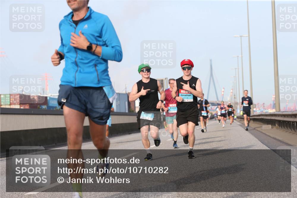 03.10.2026 - Köhlbrandbrückenlauf Jannik Wohlers http://msf.ph/oto/10710282 03.10.2026 09:44:24 Position 3 1115, 1114 meine-sportfotos.de
