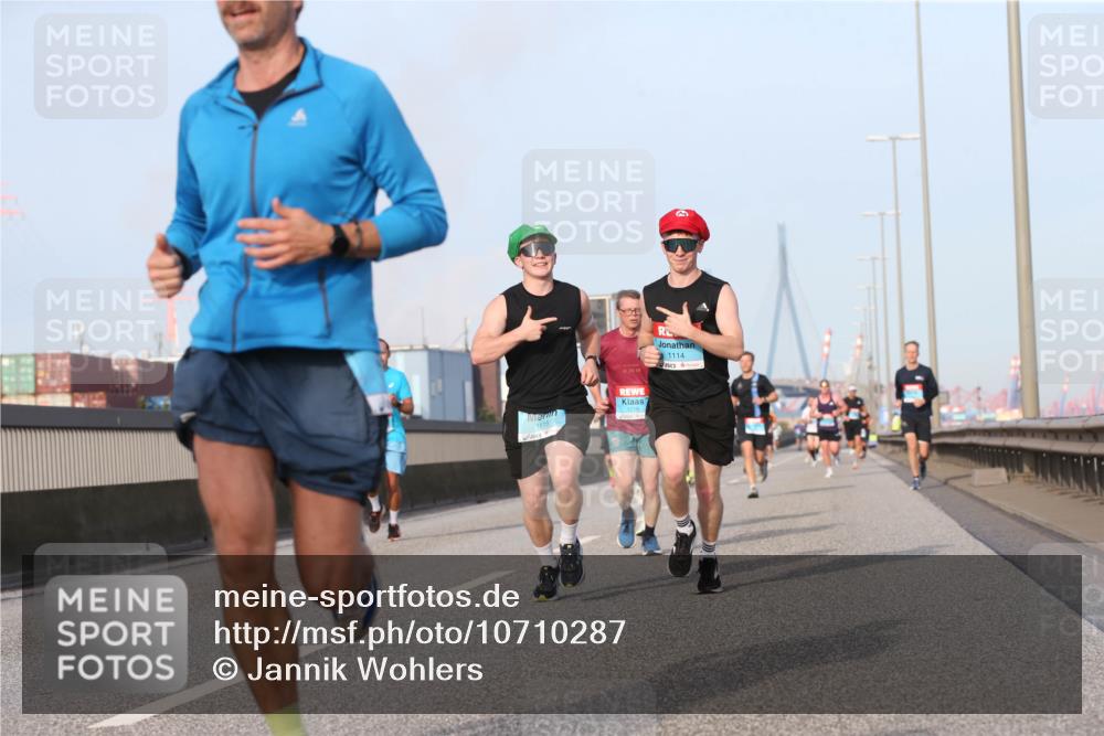 03.10.2026 - Köhlbrandbrückenlauf Jannik Wohlers http://msf.ph/oto/10710287 03.10.2026 09:44:24 Position 3 1115, 1114 meine-sportfotos.de