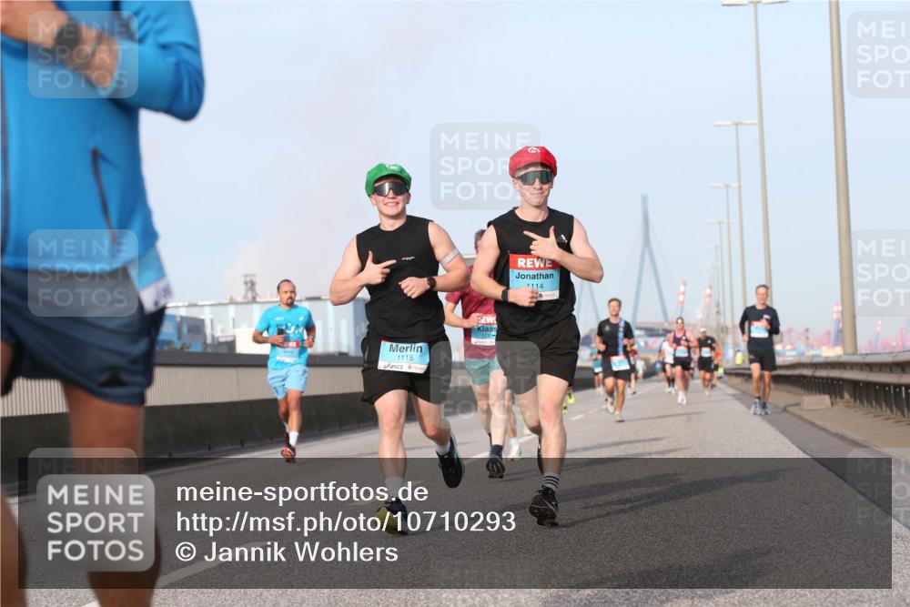03.10.2026 - Köhlbrandbrückenlauf Jannik Wohlers http://msf.ph/oto/10710293 03.10.2026 09:44:25 Position 3 1115, 1216, 1114 meine-sportfotos.de