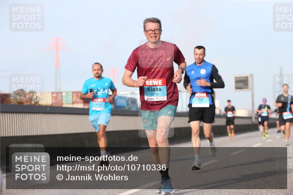 03.10.2026 - Köhlbrandbrückenlauf Jannik Wohlers http://msf.ph/oto/10710336 03.10.2026 09:44:27 Position 3 42, 195, 1216 meine-sportfotos.de