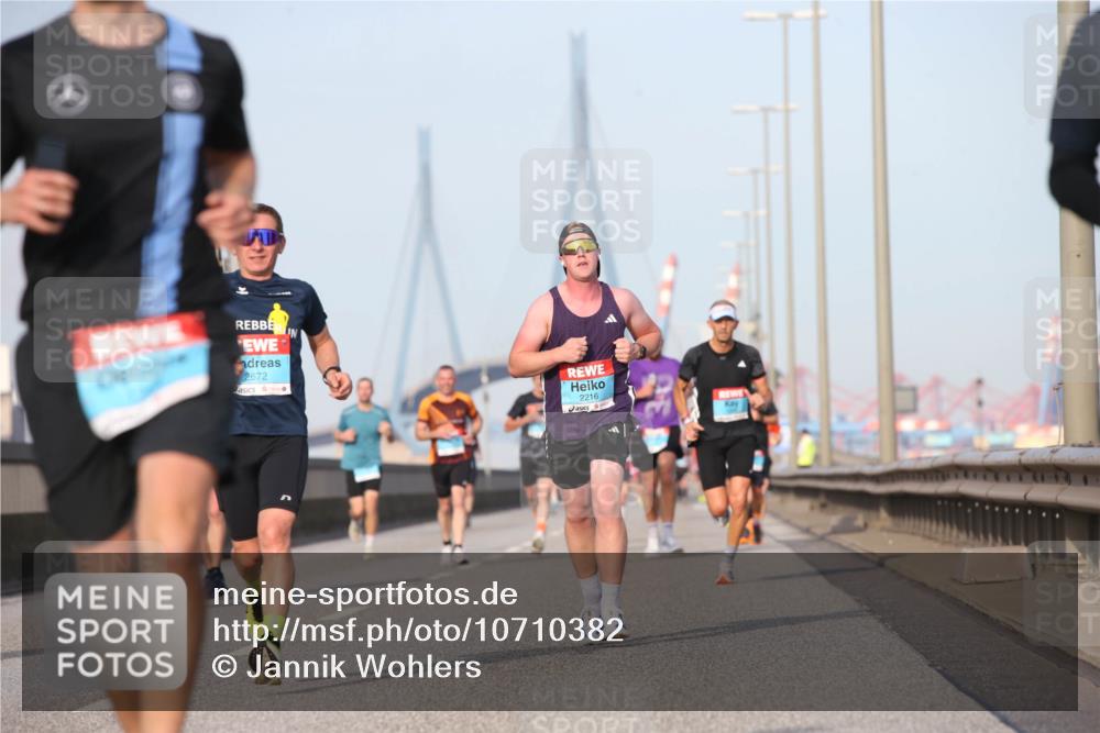 03.10.2026 - Köhlbrandbrückenlauf Jannik Wohlers http://msf.ph/oto/10710382 03.10.2026 09:44:31 Position 3 2672, 2216 meine-sportfotos.de