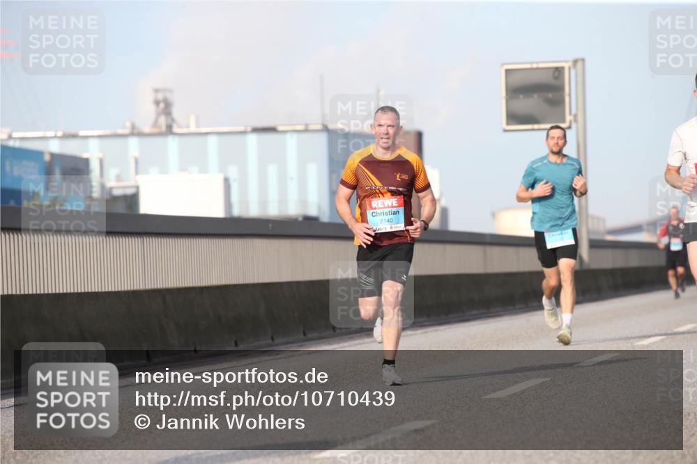 03.10.2026 - Köhlbrandbrückenlauf Jannik Wohlers http://msf.ph/oto/10710439 03.10.2026 09:44:38 Position 3 2140 meine-sportfotos.de