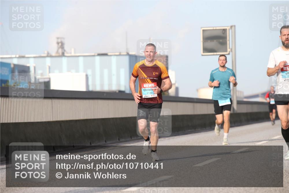 03.10.2026 - Köhlbrandbrückenlauf Jannik Wohlers http://msf.ph/oto/10710441 03.10.2026 09:44:38 Position 3 2140, 2 meine-sportfotos.de