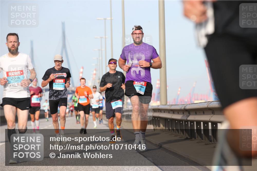 03.10.2026 - Köhlbrandbrückenlauf Jannik Wohlers http://msf.ph/oto/10710446 03.10.2026 09:44:39 Position 3 2190, 1777, 2303 meine-sportfotos.de