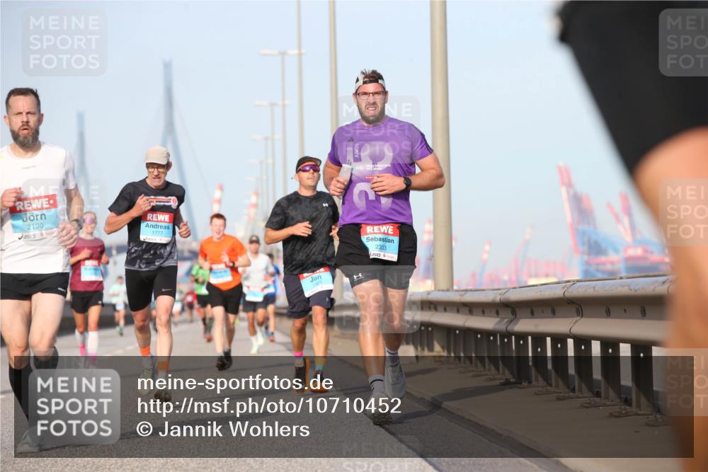 03.10.2026 - Köhlbrandbrückenlauf Jannik Wohlers http://msf.ph/oto/10710452 03.10.2026 09:44:39 Position 3 2190, 1777, 1465, 2303 meine-sportfotos.de