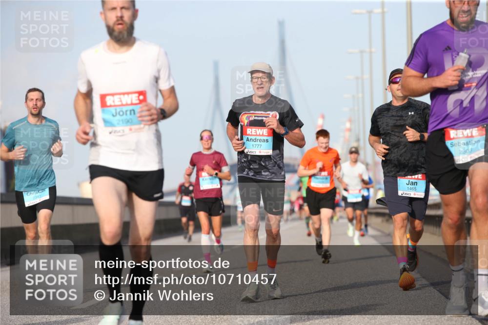 03.10.2026 - Köhlbrandbrückenlauf Jannik Wohlers http://msf.ph/oto/10710457 03.10.2026 09:44:41 Position 3 2347, 2190, 1777, 1465, 2303 meine-sportfotos.de