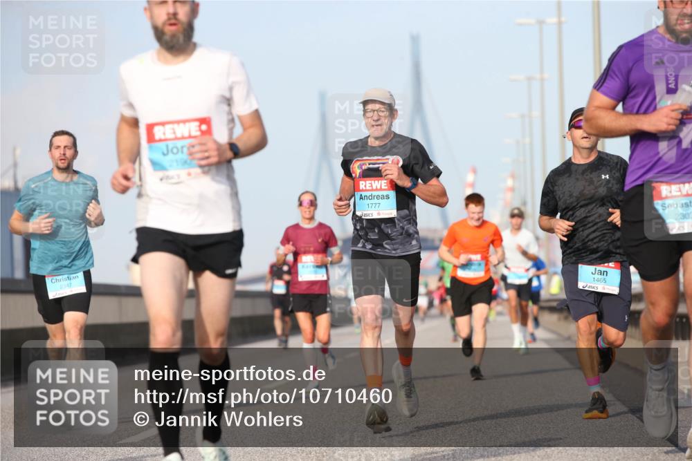 03.10.2026 - Köhlbrandbrückenlauf Jannik Wohlers http://msf.ph/oto/10710460 03.10.2026 09:44:41 Position 3 2347, 2190, 1777, 1465, 2303 meine-sportfotos.de
