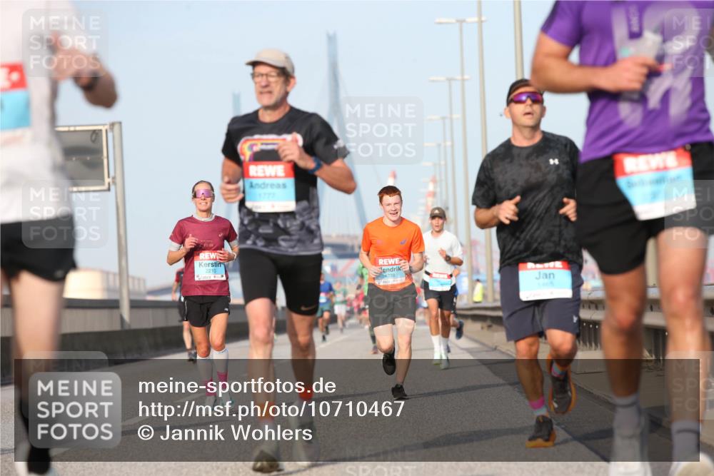 03.10.2026 - Köhlbrandbrückenlauf Jannik Wohlers http://msf.ph/oto/10710467 03.10.2026 09:44:41 Position 3 155, 2210, 1777, 4228, 1405 meine-sportfotos.de