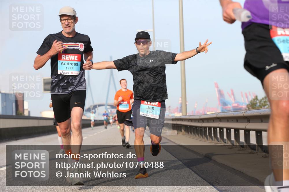 03.10.2026 - Köhlbrandbrückenlauf Jannik Wohlers http://msf.ph/oto/10710488 03.10.2026 09:44:43 Position 3 1777, 1465 meine-sportfotos.de