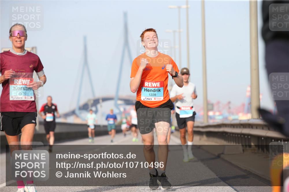 03.10.2026 - Köhlbrandbrückenlauf Jannik Wohlers http://msf.ph/oto/10710496 03.10.2026 09:44:44 Position 3 2, 195, 2210, 1228 meine-sportfotos.de