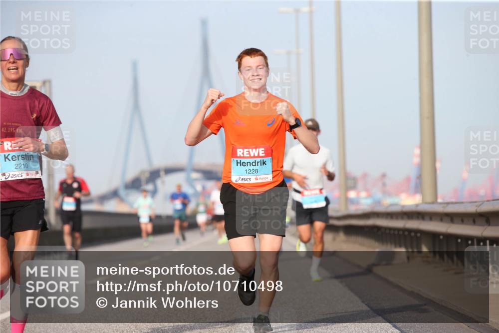 03.10.2026 - Köhlbrandbrückenlauf Jannik Wohlers http://msf.ph/oto/10710498 03.10.2026 09:44:45 Position 3 42, 195, 2210, 1228 meine-sportfotos.de