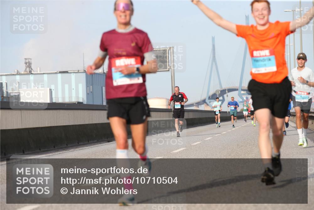 03.10.2026 - Köhlbrandbrückenlauf Jannik Wohlers http://msf.ph/oto/10710504 03.10.2026 09:44:46 Position 3  meine-sportfotos.de