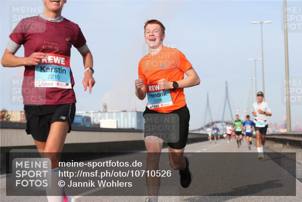 03.10.2026 - Köhlbrandbrückenlauf Jannik Wohlers http://msf.ph/oto/10710526 03.10.2026 09:44:47 Position 3 42, 195, 2210, 1228 meine-sportfotos.de