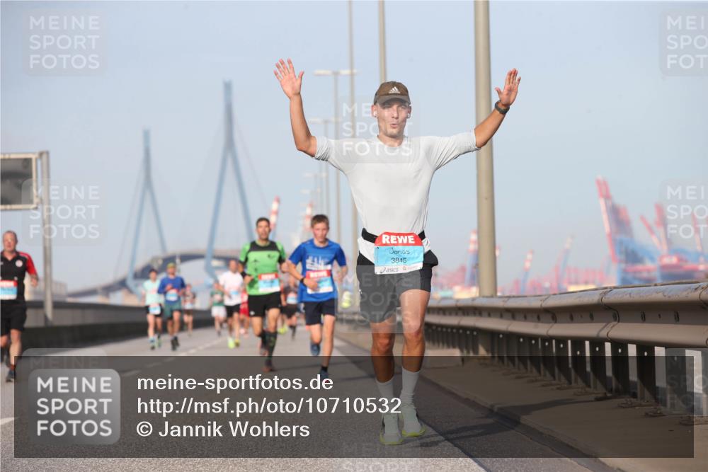 03.10.2026 - Köhlbrandbrückenlauf Jannik Wohlers http://msf.ph/oto/10710532 03.10.2026 09:44:48 Position 3 3845 meine-sportfotos.de