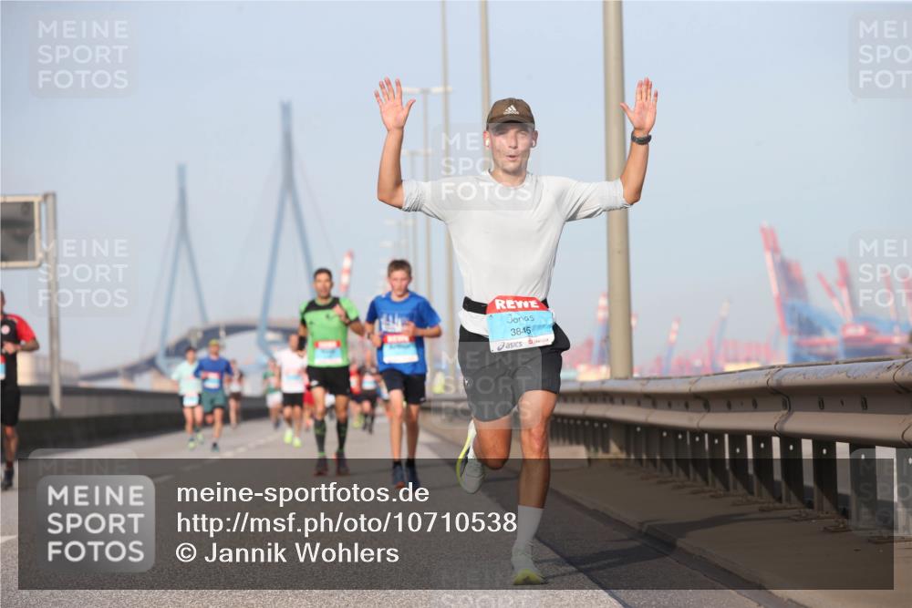 03.10.2026 - Köhlbrandbrückenlauf Jannik Wohlers http://msf.ph/oto/10710538 03.10.2026 09:44:48 Position 3 3845 meine-sportfotos.de