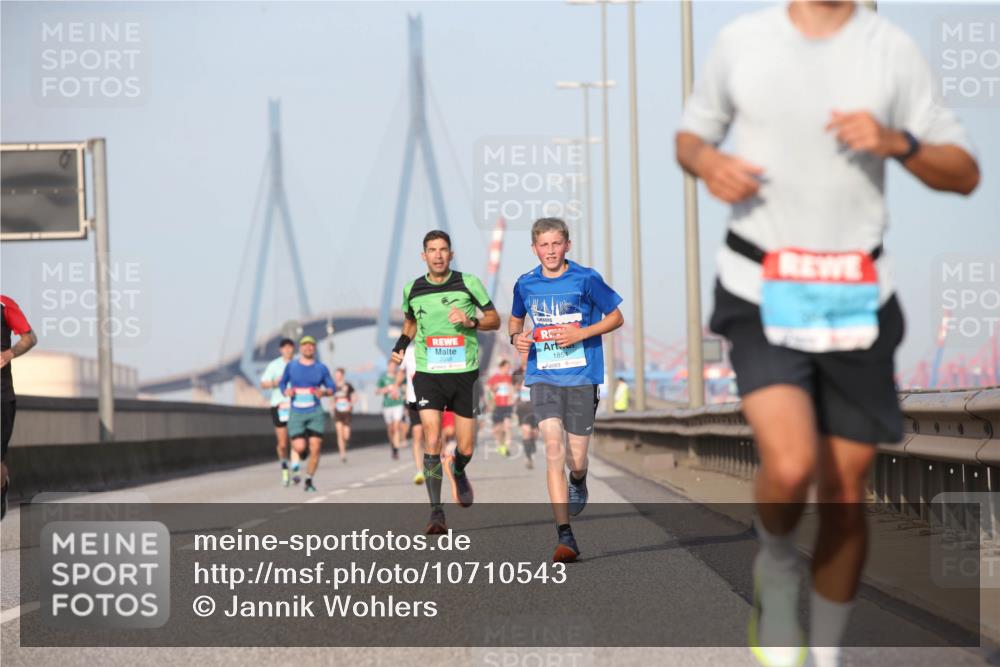 03.10.2026 - Köhlbrandbrückenlauf Jannik Wohlers http://msf.ph/oto/10710543 03.10.2026 09:44:49 Position 3 2048, 185 meine-sportfotos.de