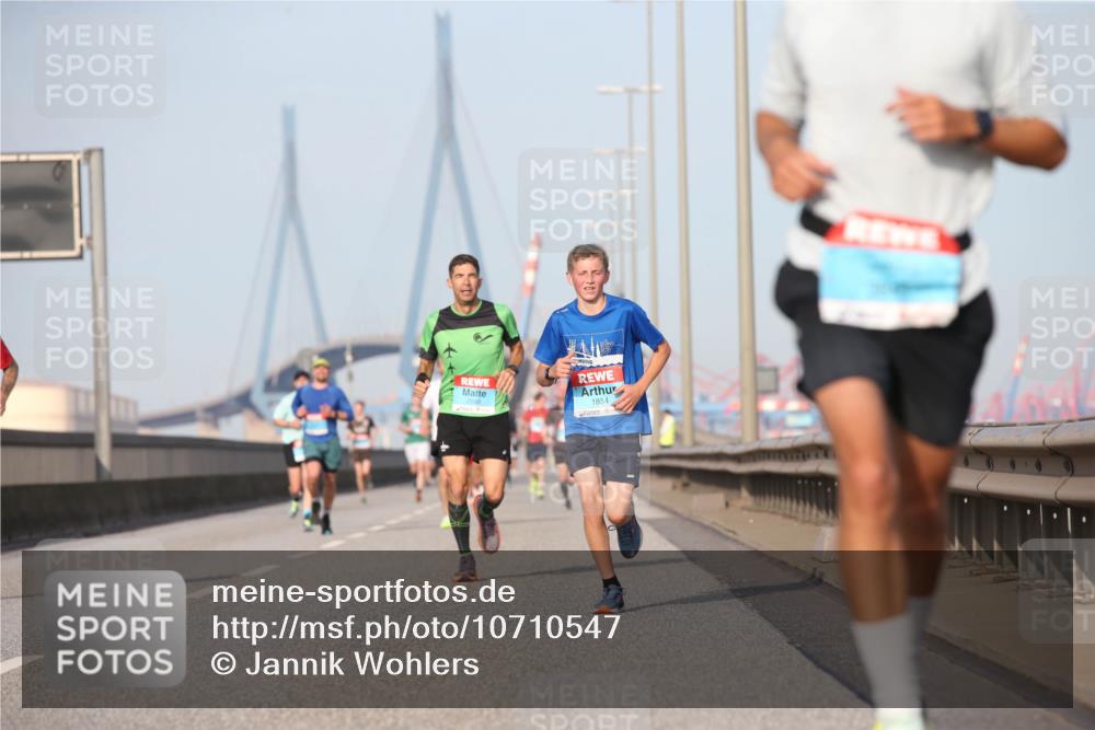 03.10.2026 - Köhlbrandbrückenlauf Jannik Wohlers http://msf.ph/oto/10710547 03.10.2026 09:44:49 Position 3 2048, 1854 meine-sportfotos.de