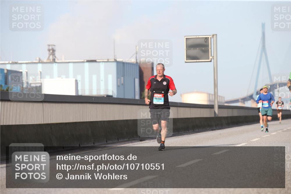 03.10.2026 - Köhlbrandbrückenlauf Jannik Wohlers http://msf.ph/oto/10710551 03.10.2026 09:44:50 Position 3  meine-sportfotos.de
