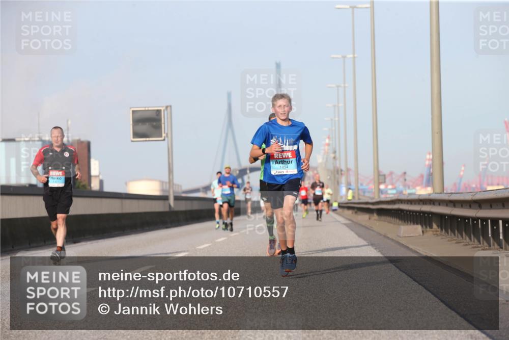 03.10.2026 - Köhlbrandbrückenlauf Jannik Wohlers http://msf.ph/oto/10710557 03.10.2026 09:44:51 Position 3 1854 meine-sportfotos.de