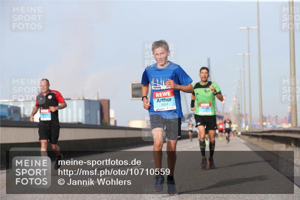 03.10.2026 - Köhlbrandbrückenlauf Jannik Wohlers http://msf.ph/oto/10710559 03.10.2026 09:44:53 Position 3 1854 meine-sportfotos.de