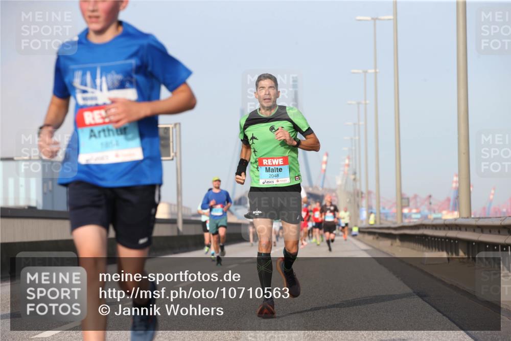 03.10.2026 - Köhlbrandbrückenlauf Jannik Wohlers http://msf.ph/oto/10710563 03.10.2026 09:44:54 Position 3 2048 meine-sportfotos.de