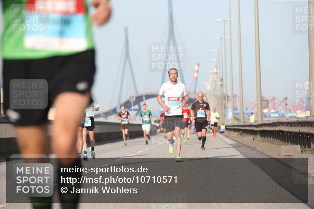 03.10.2026 - Köhlbrandbrückenlauf Jannik Wohlers http://msf.ph/oto/10710571 03.10.2026 09:44:56 Position 3 3837 meine-sportfotos.de