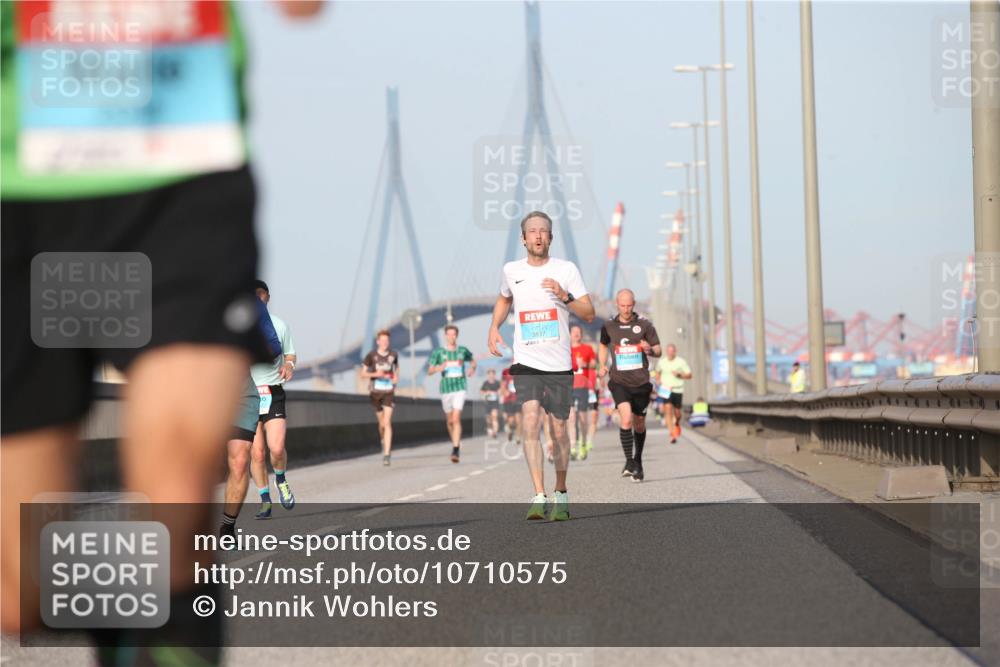 03.10.2026 - Köhlbrandbrückenlauf Jannik Wohlers http://msf.ph/oto/10710575 03.10.2026 09:44:56 Position 3 0, 3837 meine-sportfotos.de