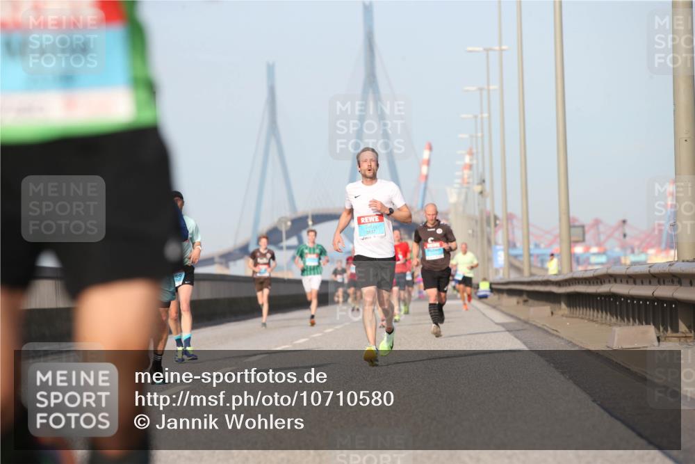 03.10.2026 - Köhlbrandbrückenlauf Jannik Wohlers http://msf.ph/oto/10710580 03.10.2026 09:44:57 Position 3  meine-sportfotos.de