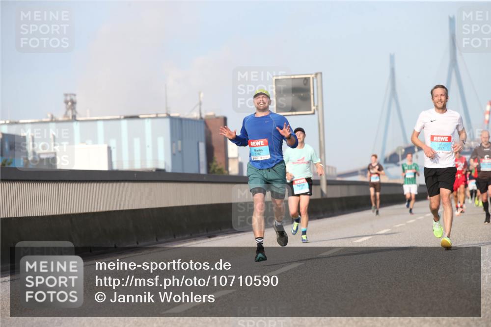 03.10.2026 - Köhlbrandbrückenlauf Jannik Wohlers http://msf.ph/oto/10710590 03.10.2026 09:44:58 Position 3 3787, 3837 meine-sportfotos.de